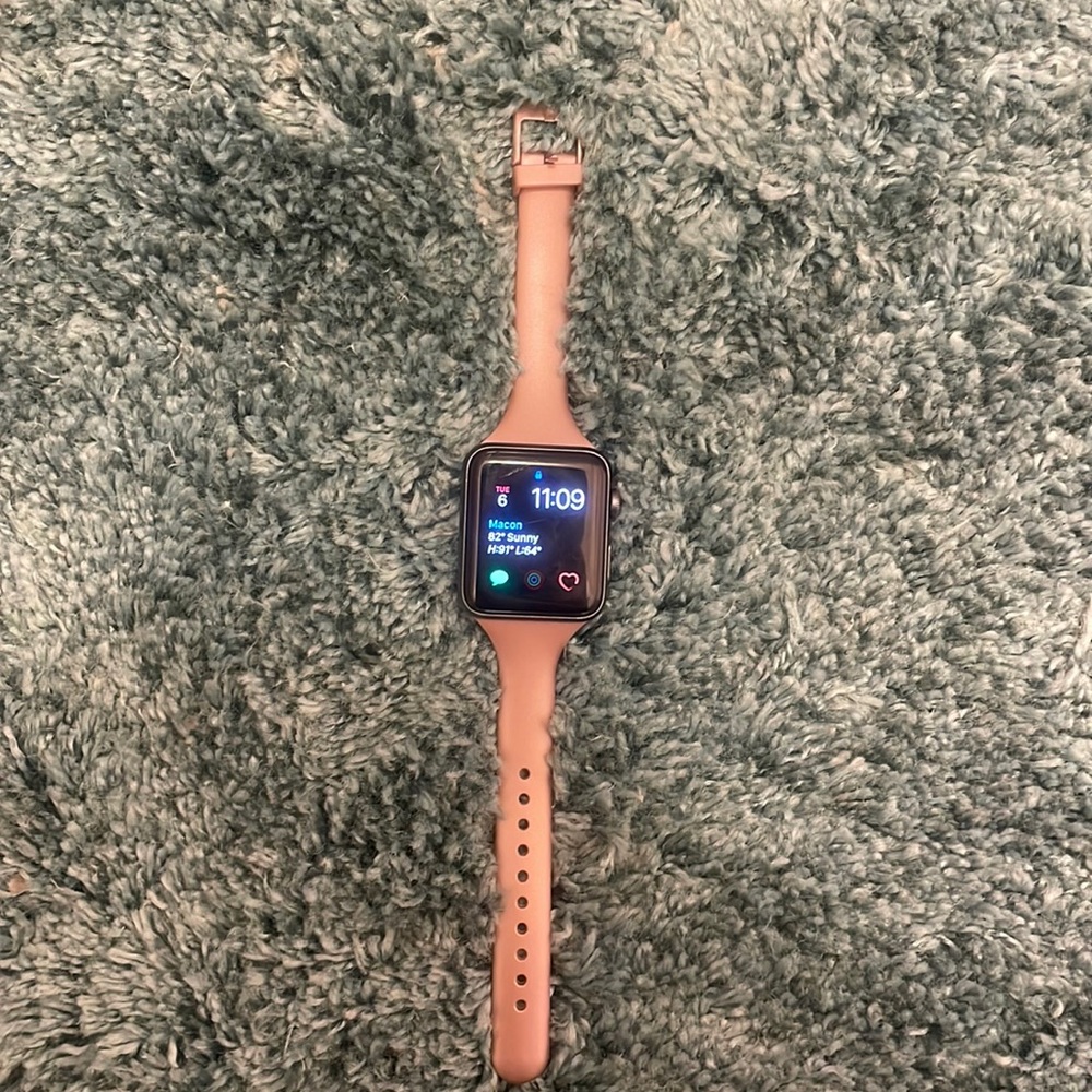 Apple Watch Series 3 42 MM- Charger included